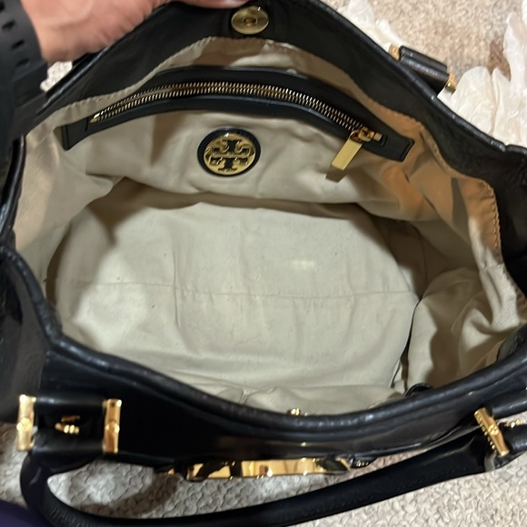 Tory Burch Leather Amanda Classic Hobo Bag - Picture 6 of 11